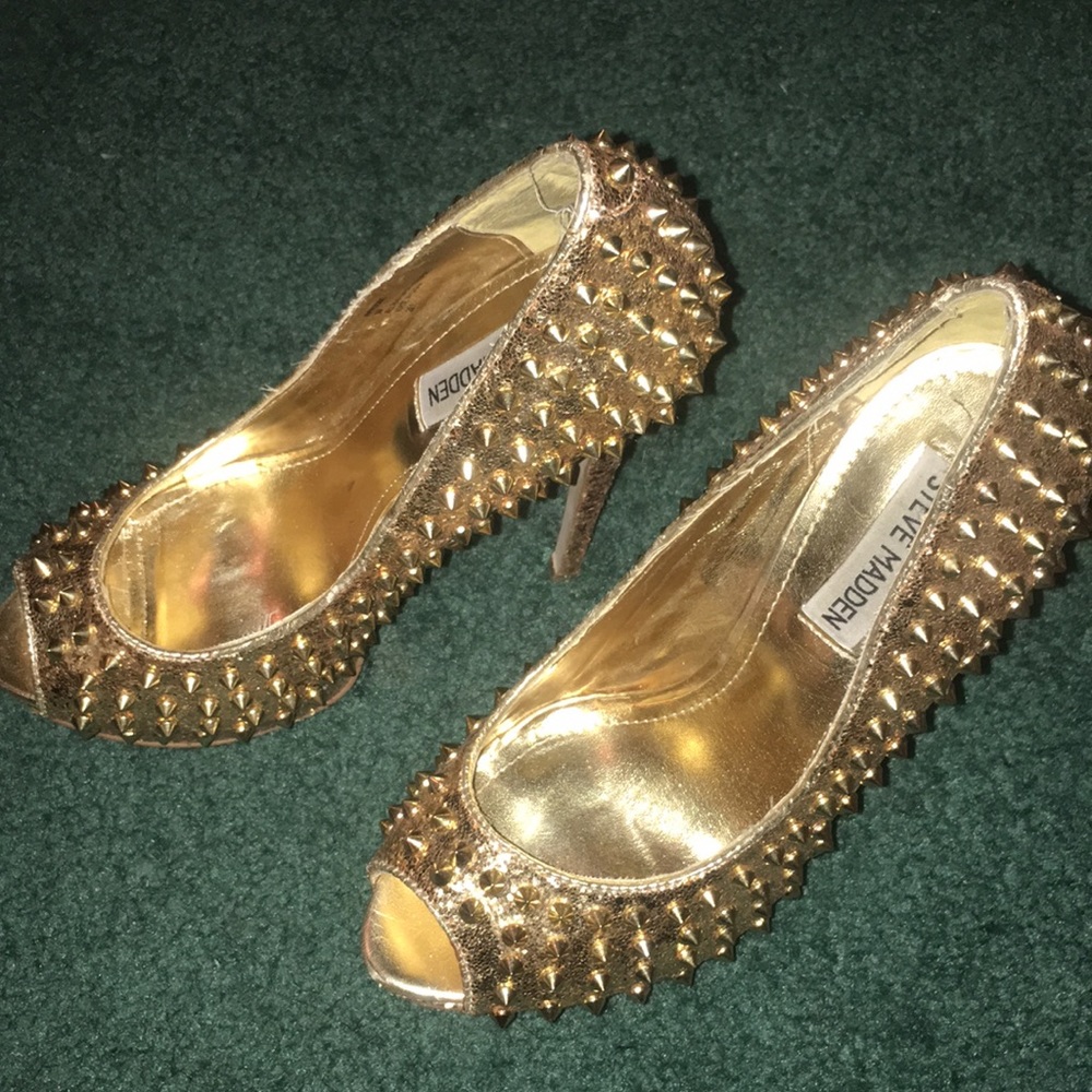 Steve Madden pumps.. Make Offers!! :)